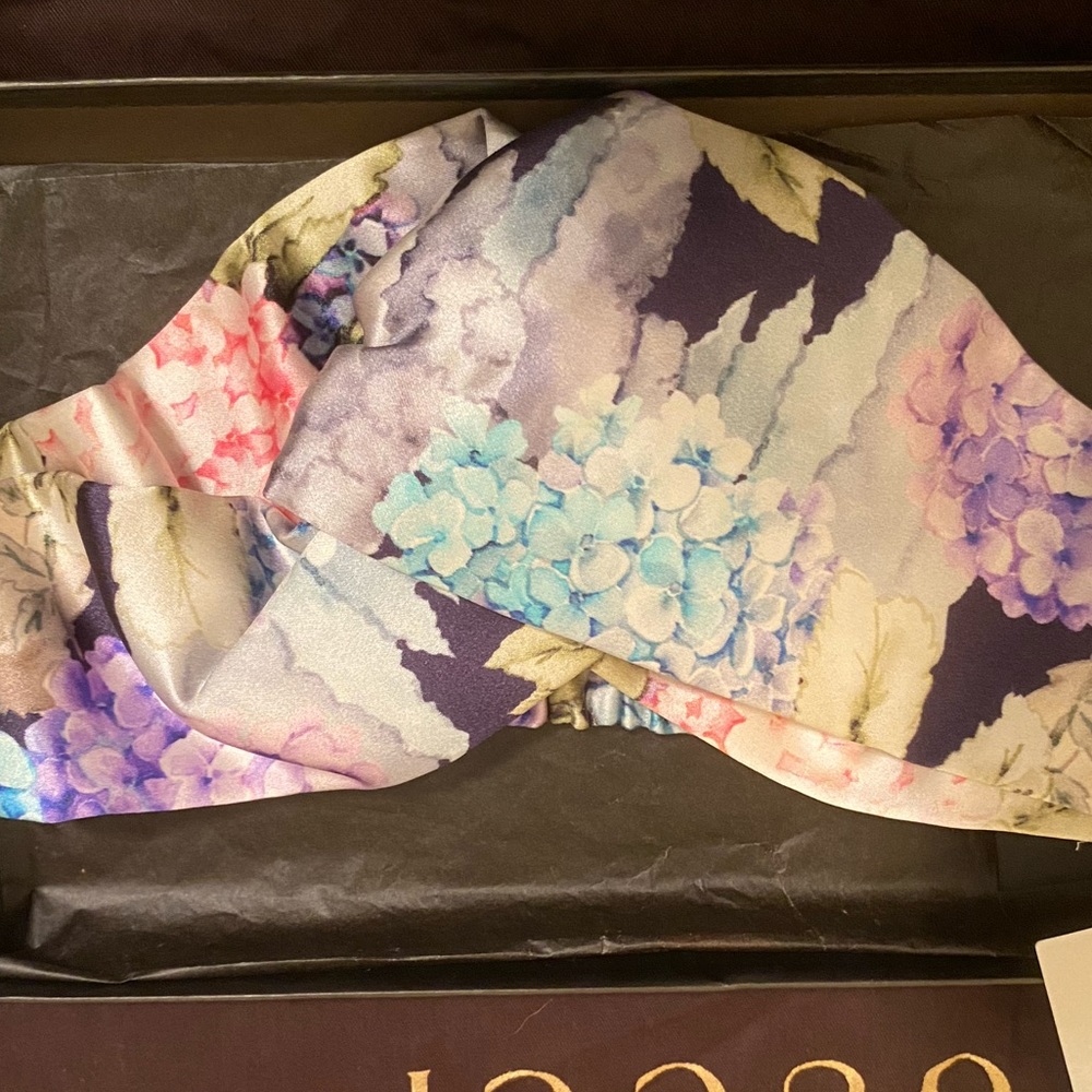 New with Tags Gucci Blue Multicolored Silk Handband